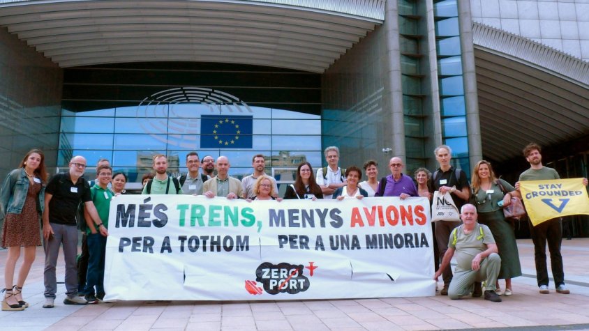 crònicaComuns i organitzacions ecologistes mostren múscul a Brussel·les contra l’ampliació de l’aeroport